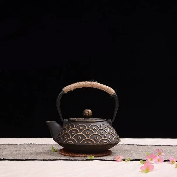 0.9L cast iron teapot with Japanese-style fish pattern in bronze finish