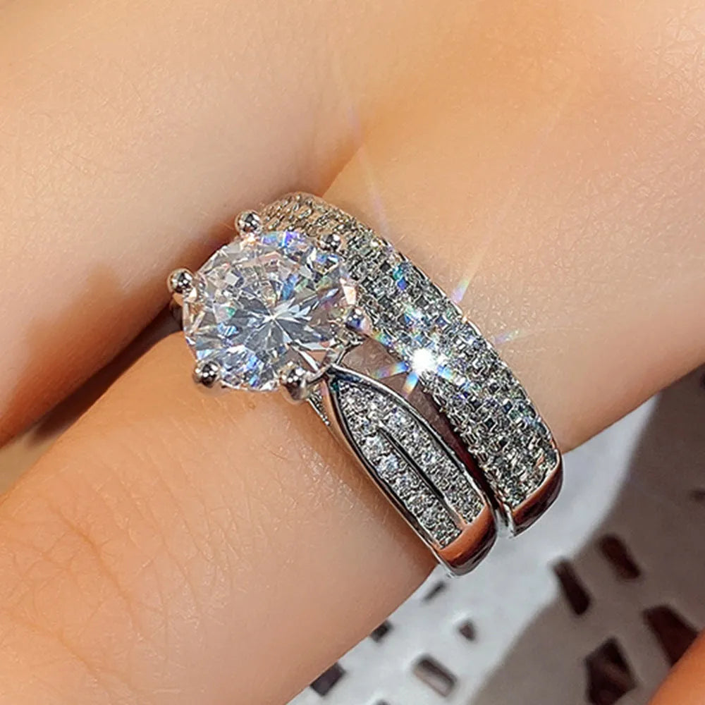 White gold colour alloy wedding ring with geometry round design showing simple bracelet styling