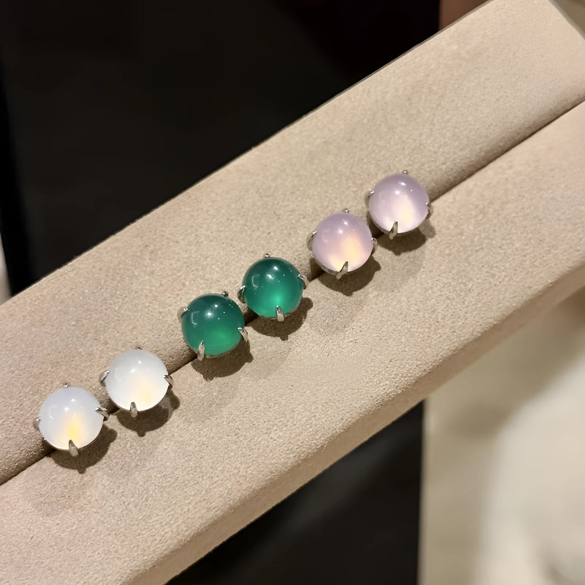 Round chalcedony stud earrings with four-claw copper setting in Chinese national fashion retro style