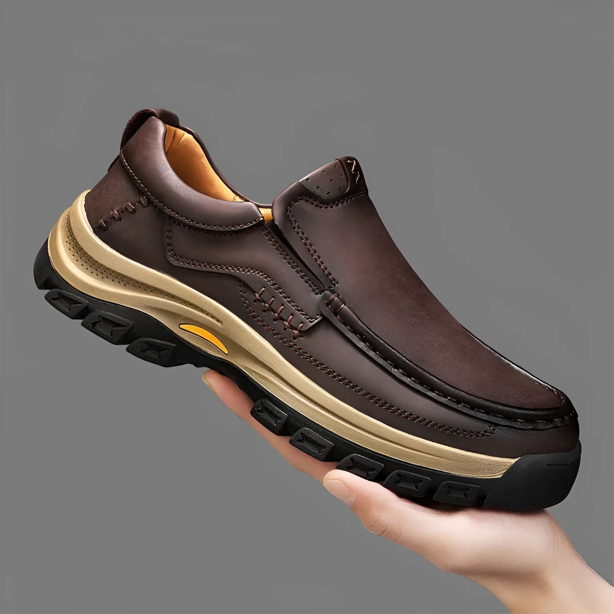 Men's black leather mountaineering shoes with thick rubber soles and round toe