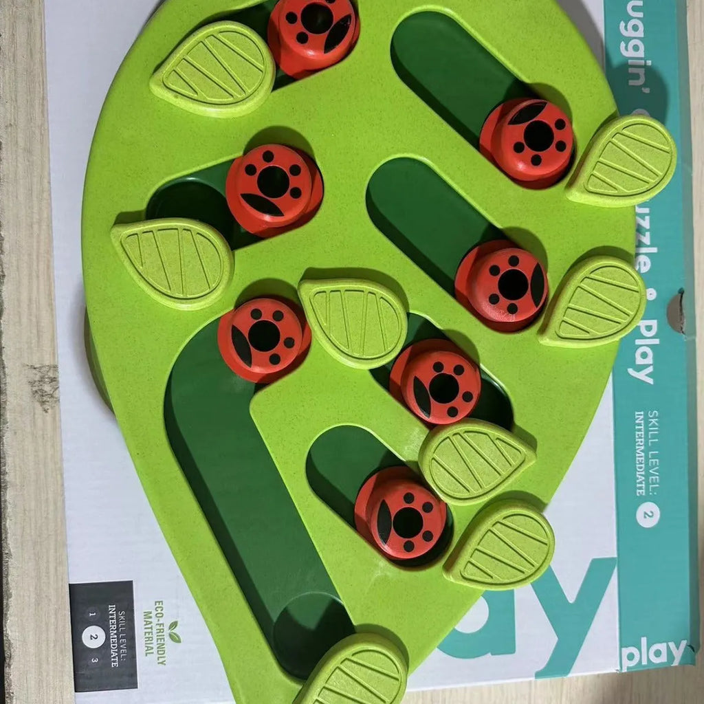 Green Christmas pet bowl with slow-feeding design, made of PP plastic, for cats and dogs