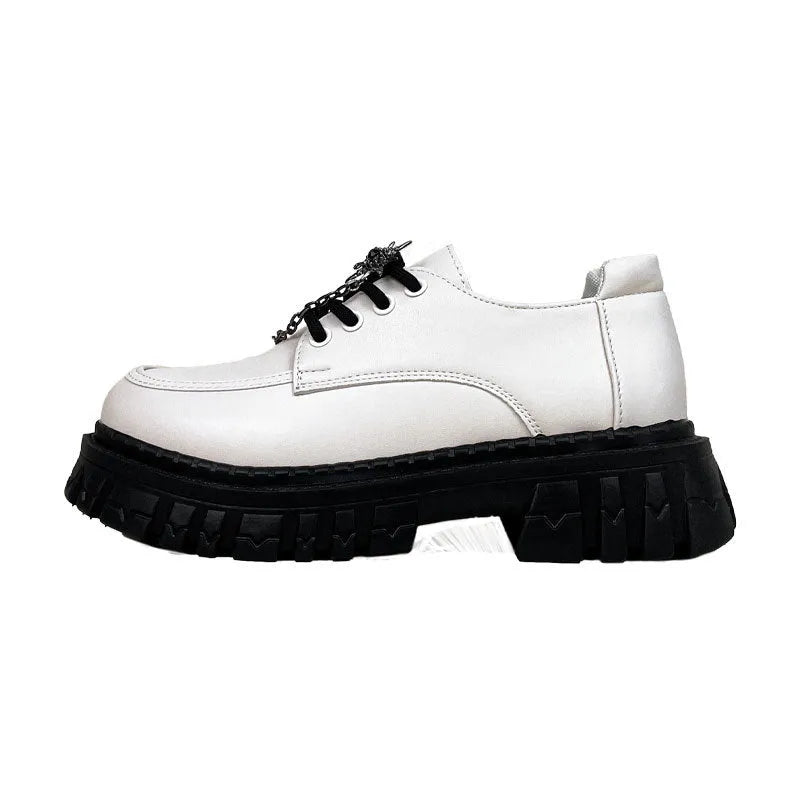 Women's solid colour preppy loafers with a round toe and a metal cross-strap in Duke asterism.