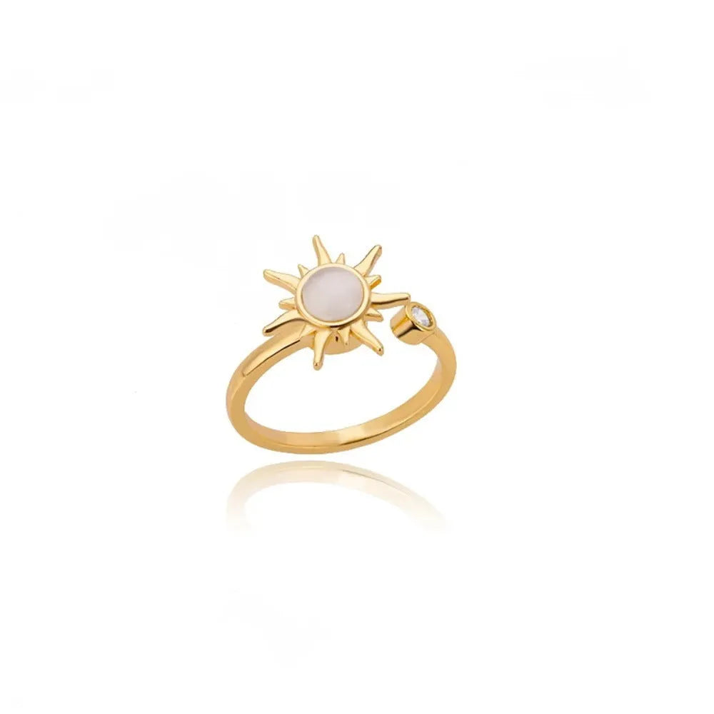 Adjustable copper decompression ring with rotatable geometric design in gold colour