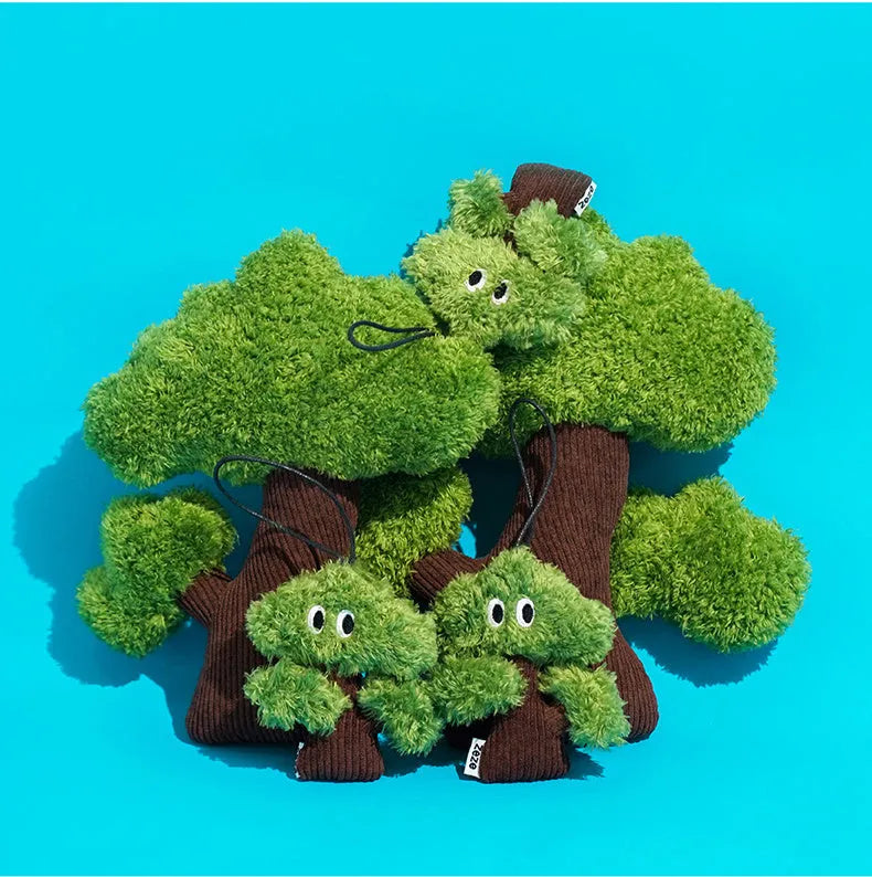 Pine tree-shaped cat toy pendant bag with mint filling for biting and grinding, shown in three size options.