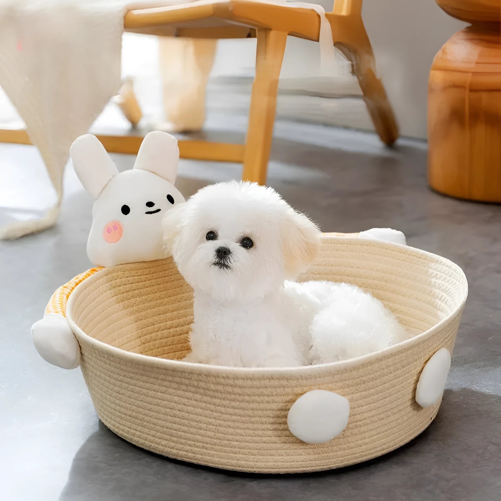 Woven cotton rope cat bed with integrated scratching board in bear design