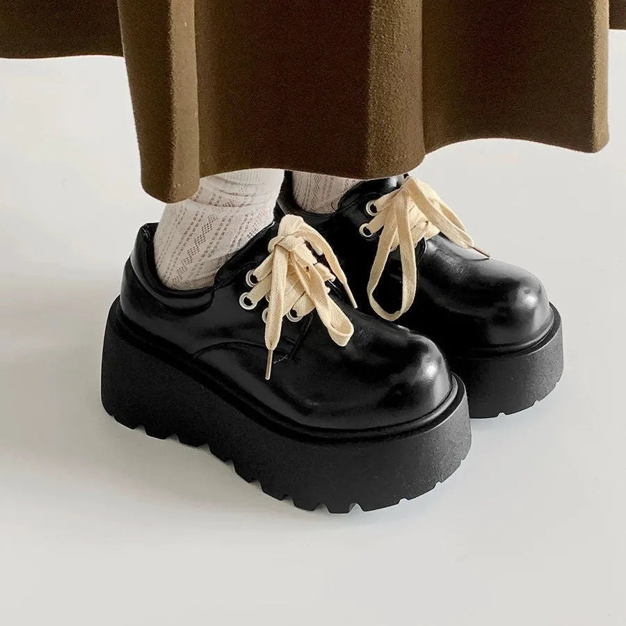 Black women's lace-up shoes with English muffin heels and round toe