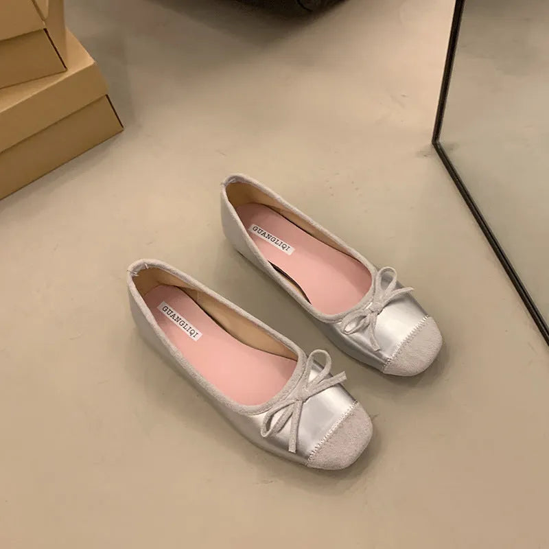 Women's retro ballet flats in Mary Jane style with square toe and ankle strap in multiple colours