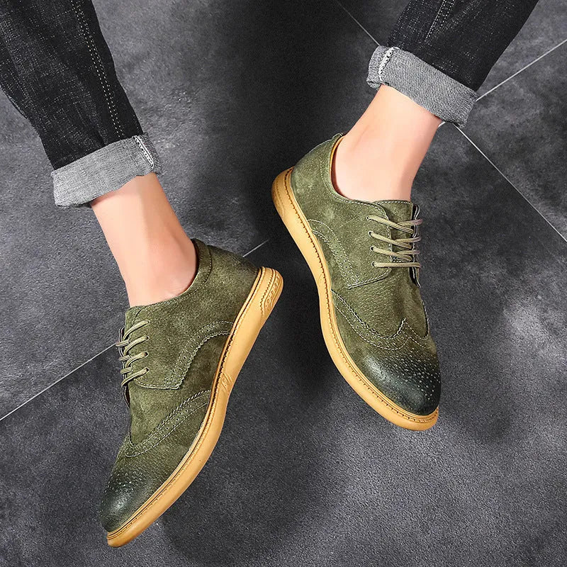 Men's business leather shoes in cowhide with lace-up design and rubber soles