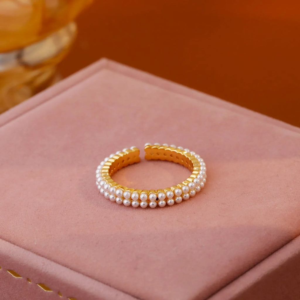 Geometric gold open mouth women's ring with round elements on female hand