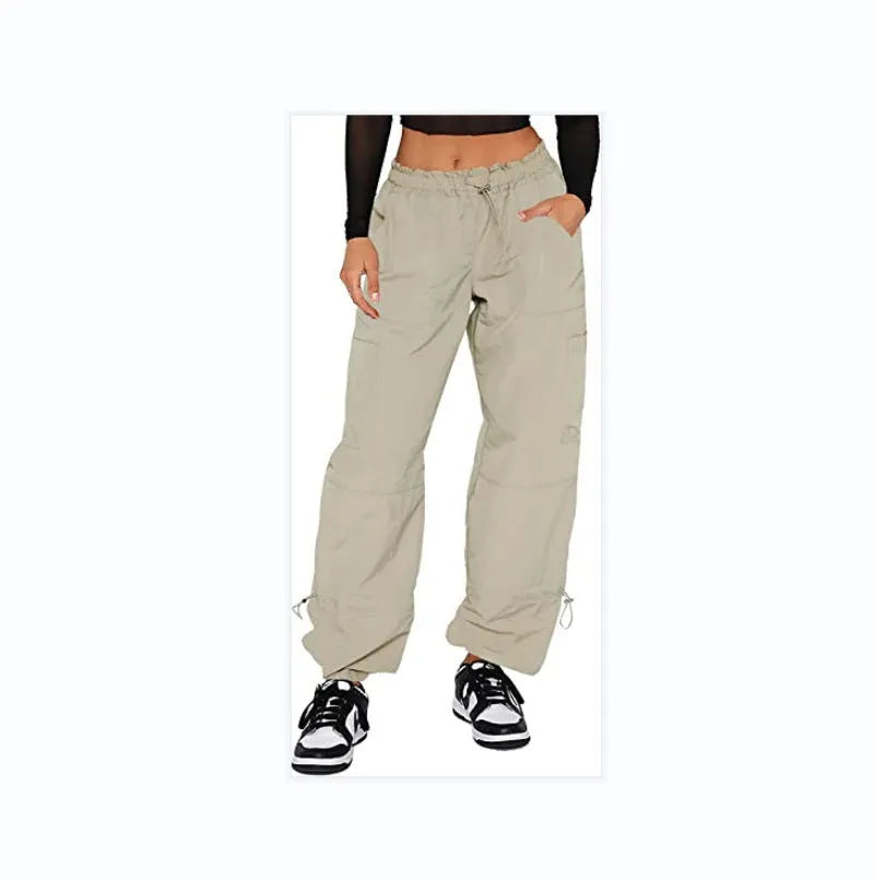Loose-fit straight-leg cargo casual pants in khaki colour with multiple pockets.