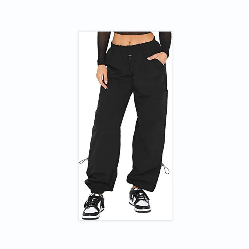 Loose-fit straight-leg cargo casual pants in khaki colour with multiple pockets.