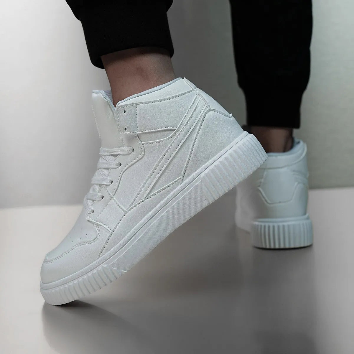 Men's white casual shoes with round toe and microfiber upper for autumn and winter leisure wear