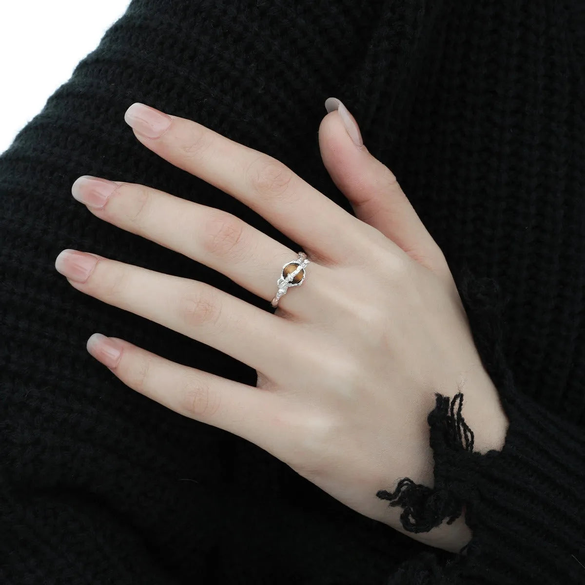 Women's adjustable Saturn ring in silver with white gold electroplated finish and open design