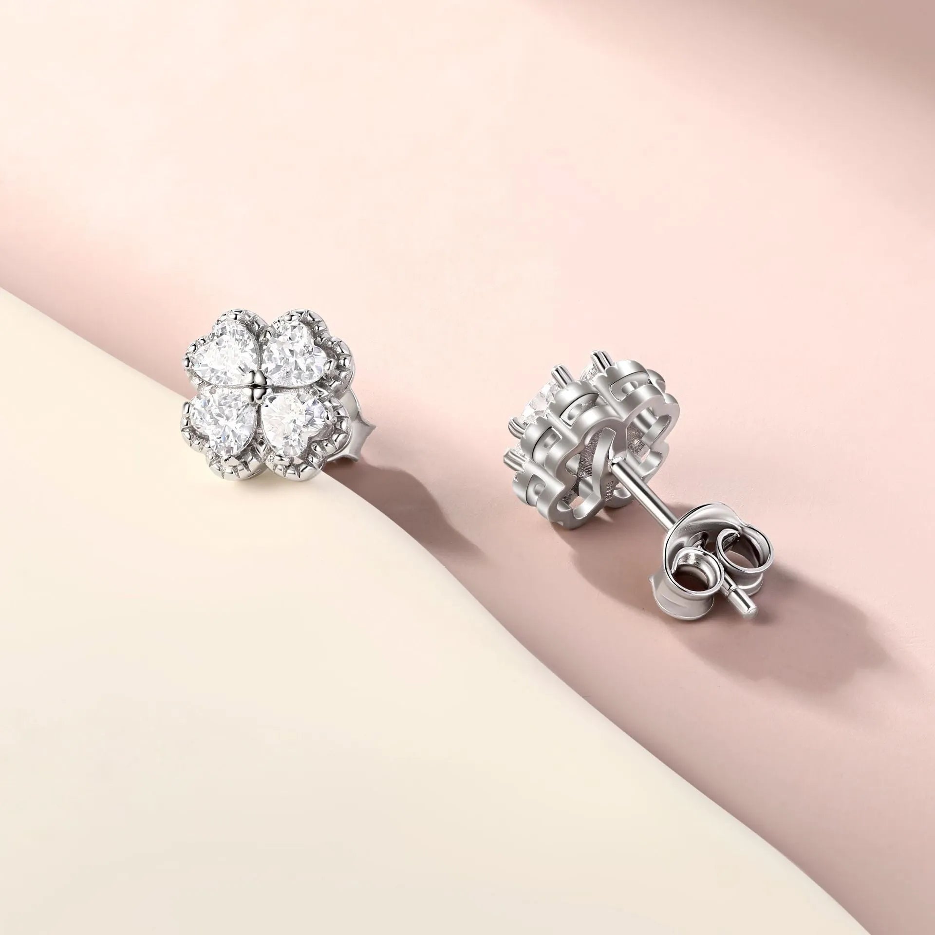 Women's heart-shaped zircon and four-leaf clover earrings in white gold coloured 925 sterling silver.