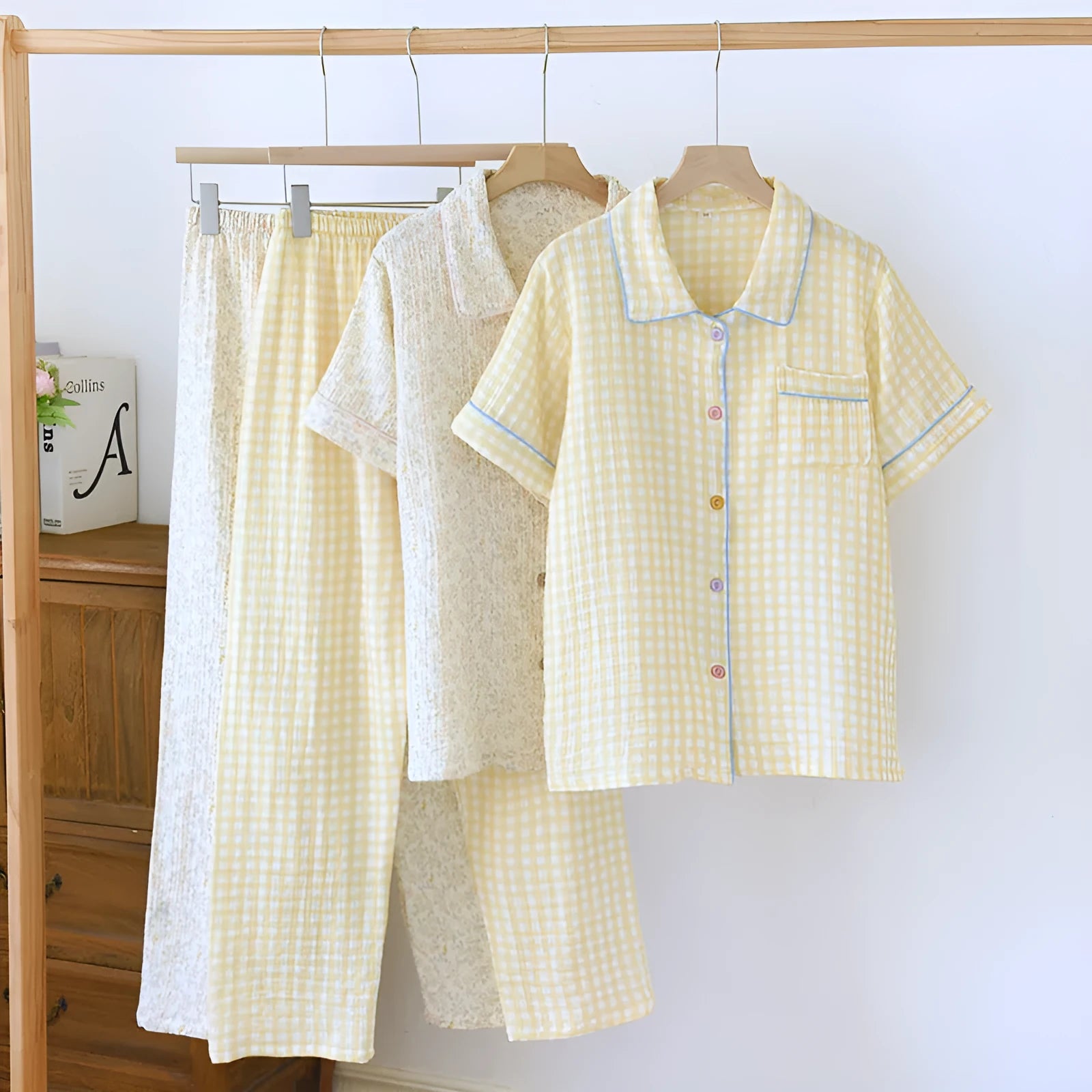 Washed cotton crepe gauze short-sleeved trousers and top in a casual loose fit for summer.
