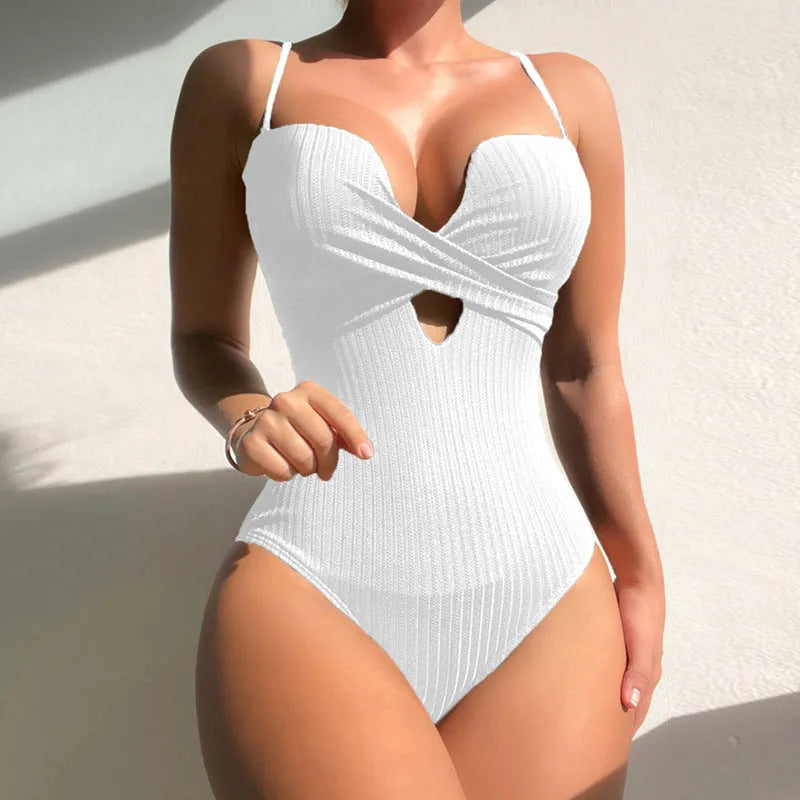 Solid colour one-piece swimsuit for women in slim-fit design