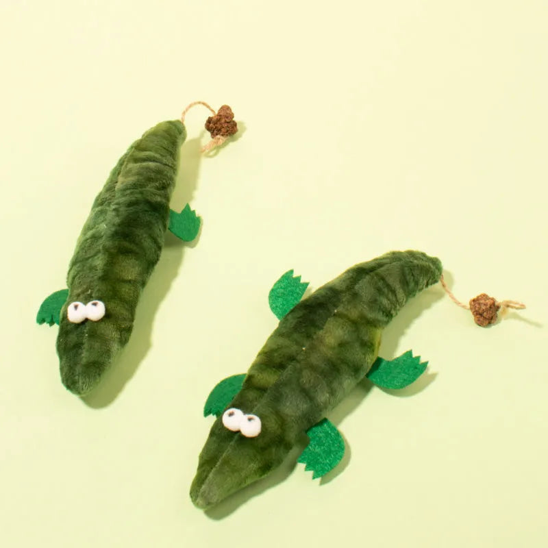 Green plush alligator catnip toy measuring 19 cm with peppermint scent for oral cleansing