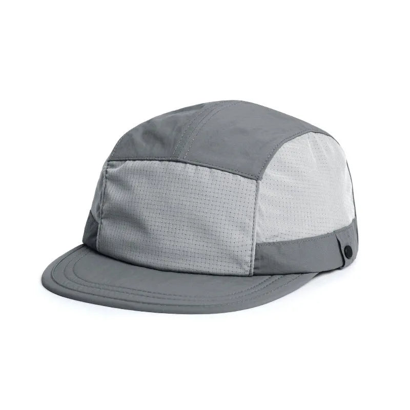 Breathable dome cap in M size with soft tongue and quick-drying polyester fabric.