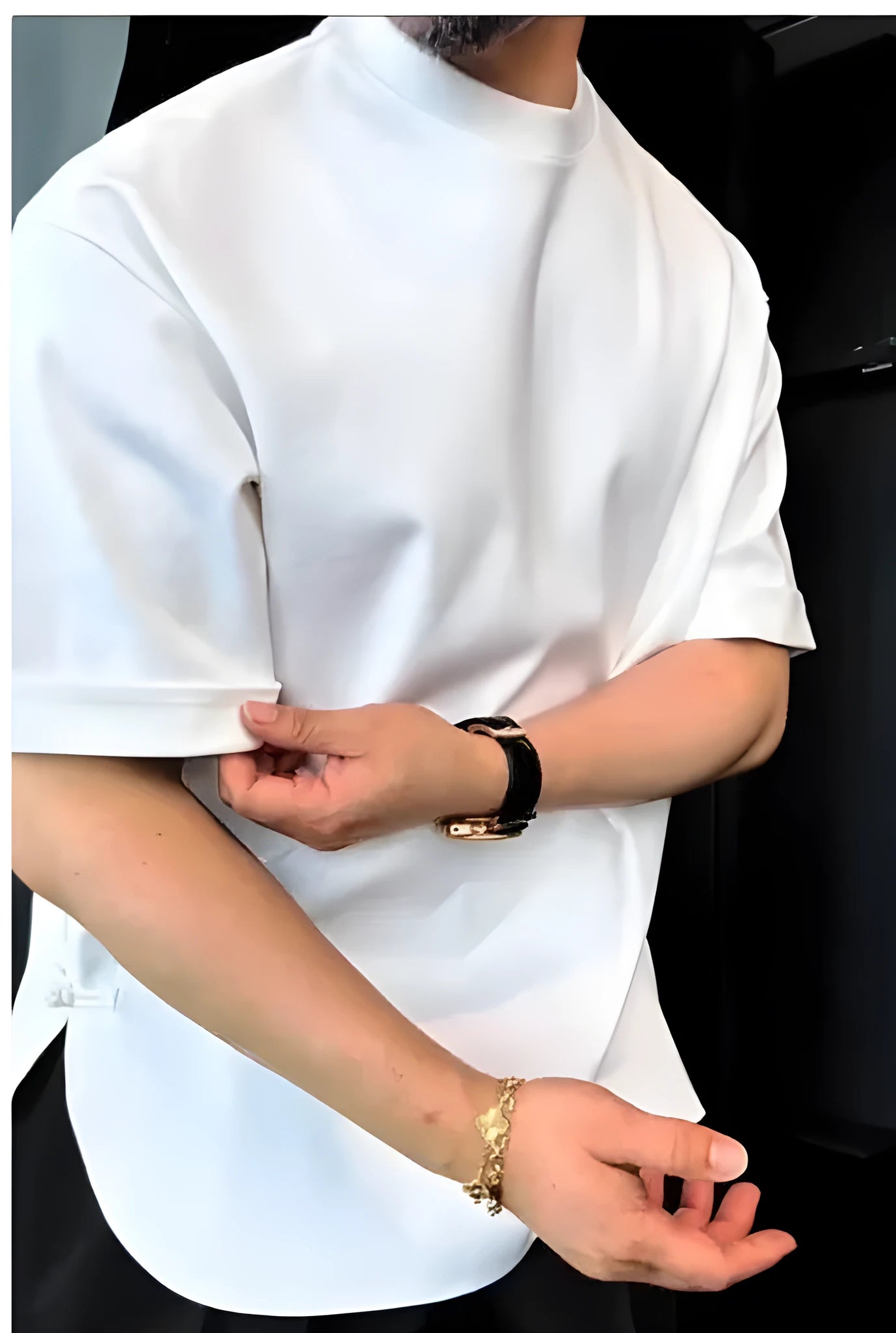 Men's white buttoned placket t-shirt with round hem and short sleeves