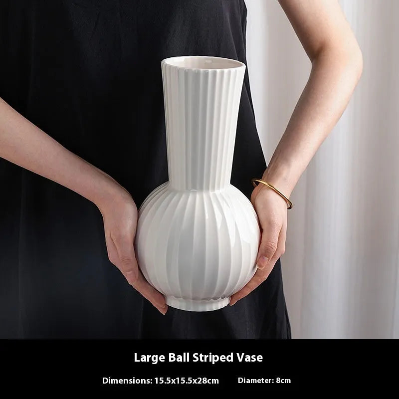 White striped ceramic ball vase with American country design for table decoration