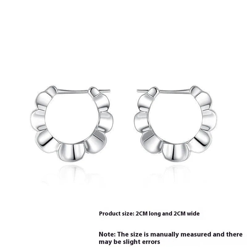 Pair of sterling silver geometric earrings with round elements and electroplated finish