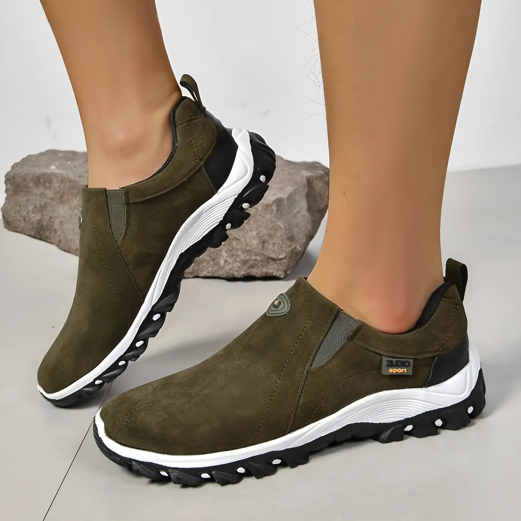 Men's round toe thin casual shoe in multiple colours on a white background.