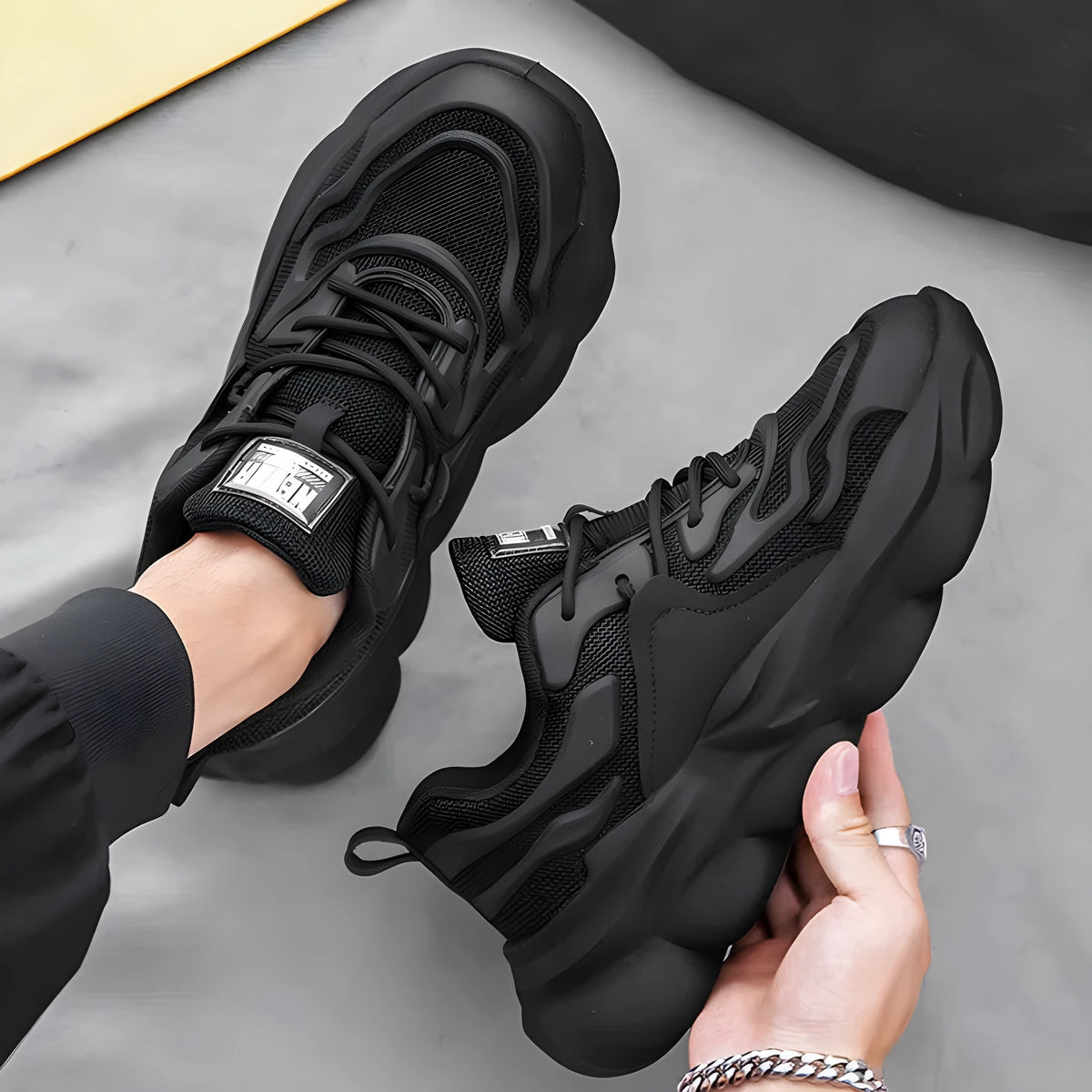 Men's black or white mesh sneakers with thick sole and synthetic PU upper, sizes 39-44