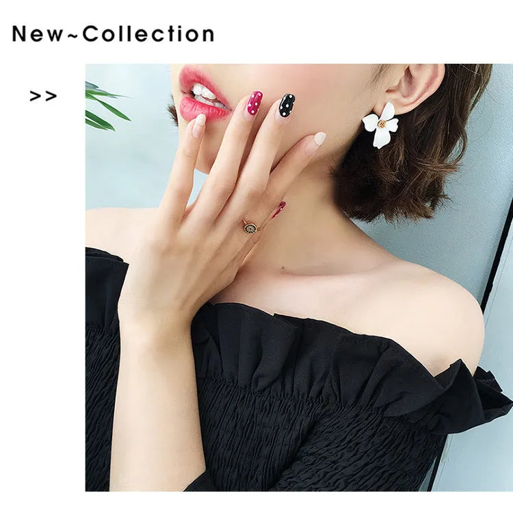 Flower-shaped stud earrings for women in white and pink colour options