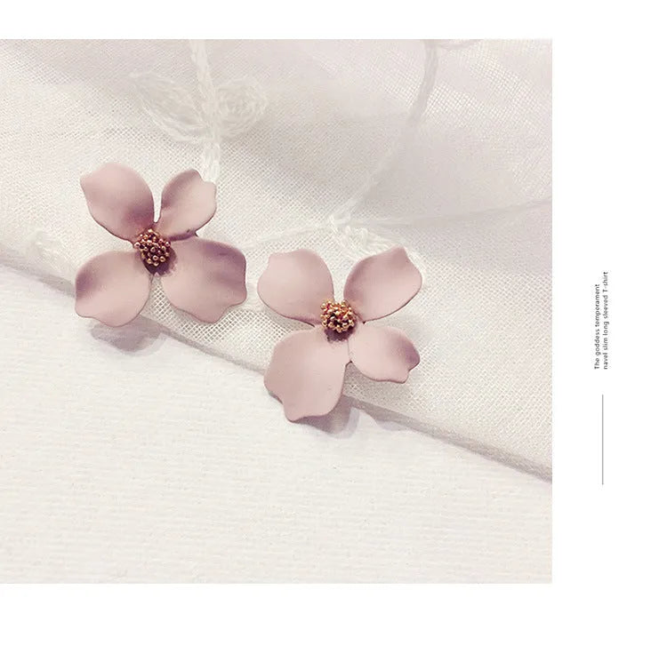 Flower-shaped stud earrings for women in white and pink colour options