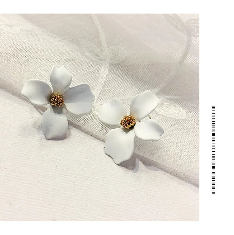 Flower-shaped stud earrings for women in white and pink colour options