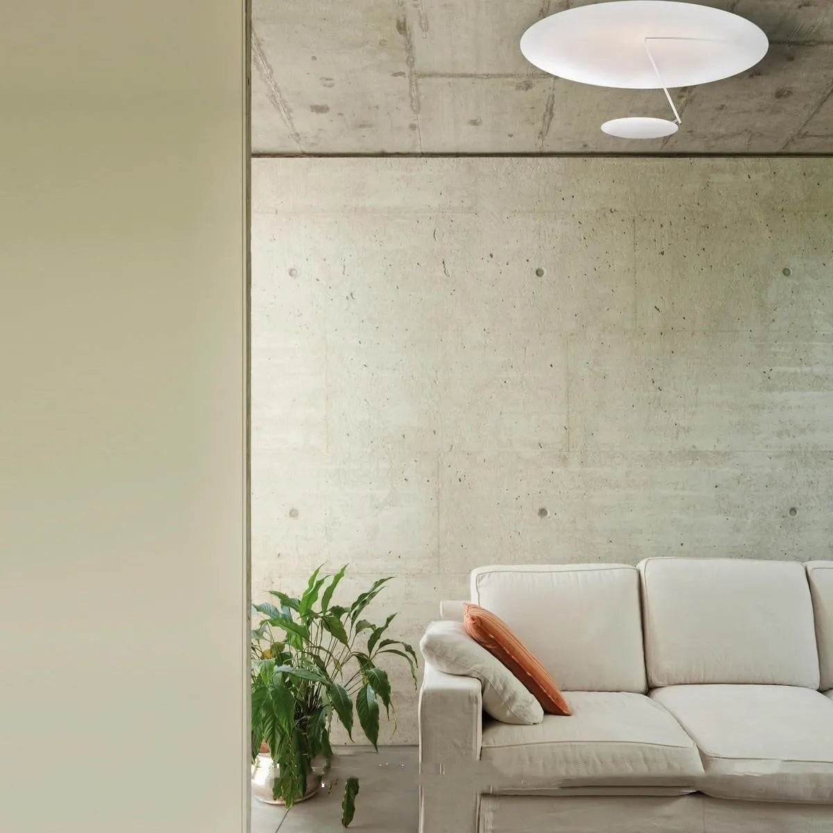 Modern iron ceiling lamp in white gold finish, 50cm diameter, with warm LED light.