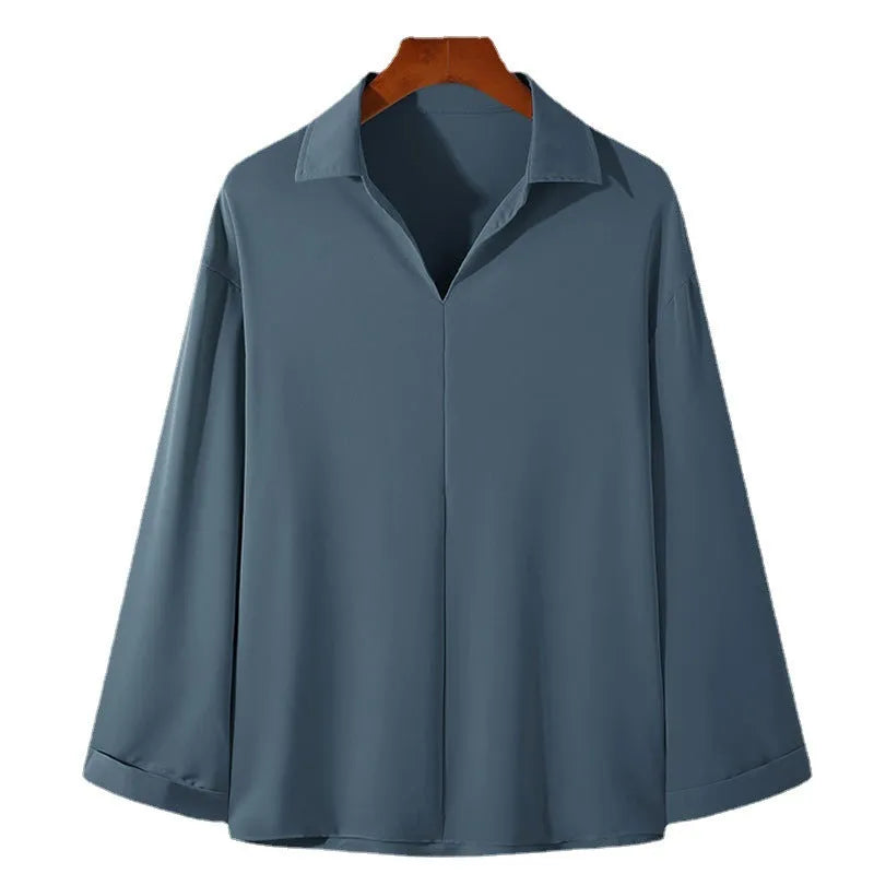 Men's loose lapel casual shirt in solid colour with non-iron polyester fabric.