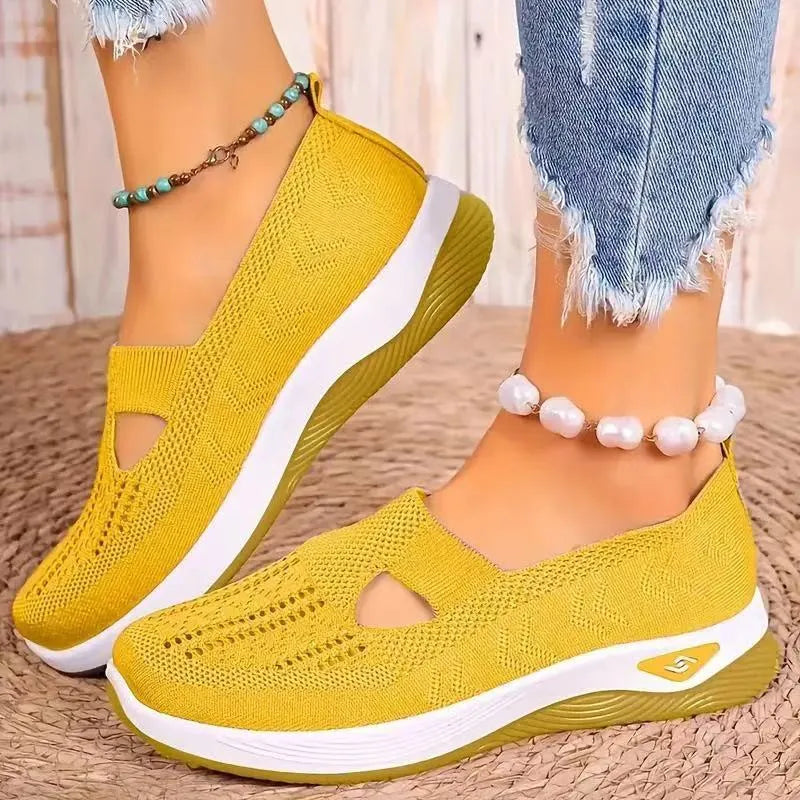 Low-top women's casual mesh shoes with a T-strap, in a selection of solid colours on a soft PVC sole.