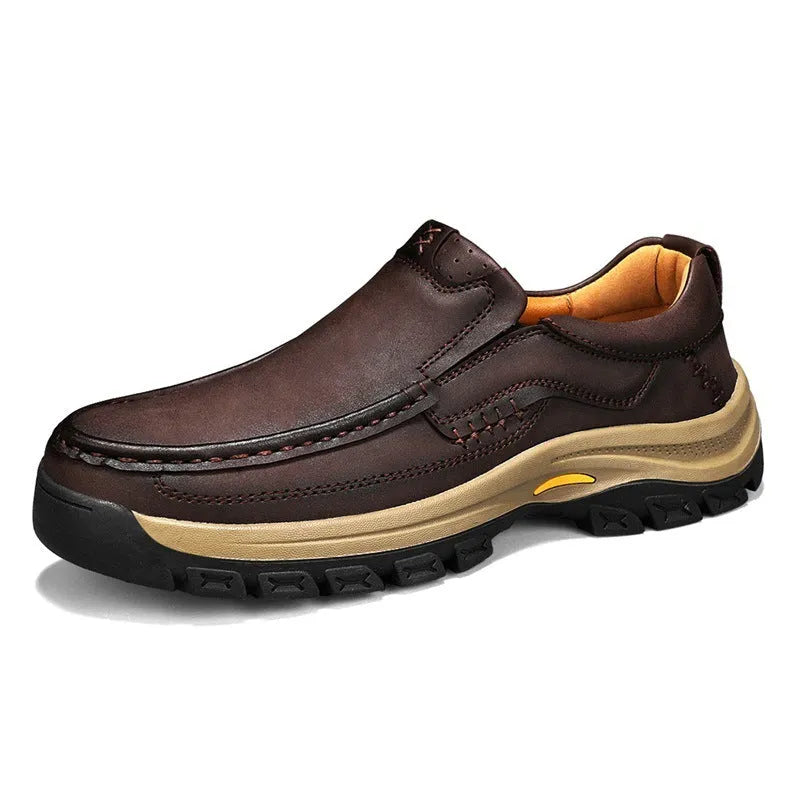 Men's black leather mountaineering shoes with thick rubber soles and round toe