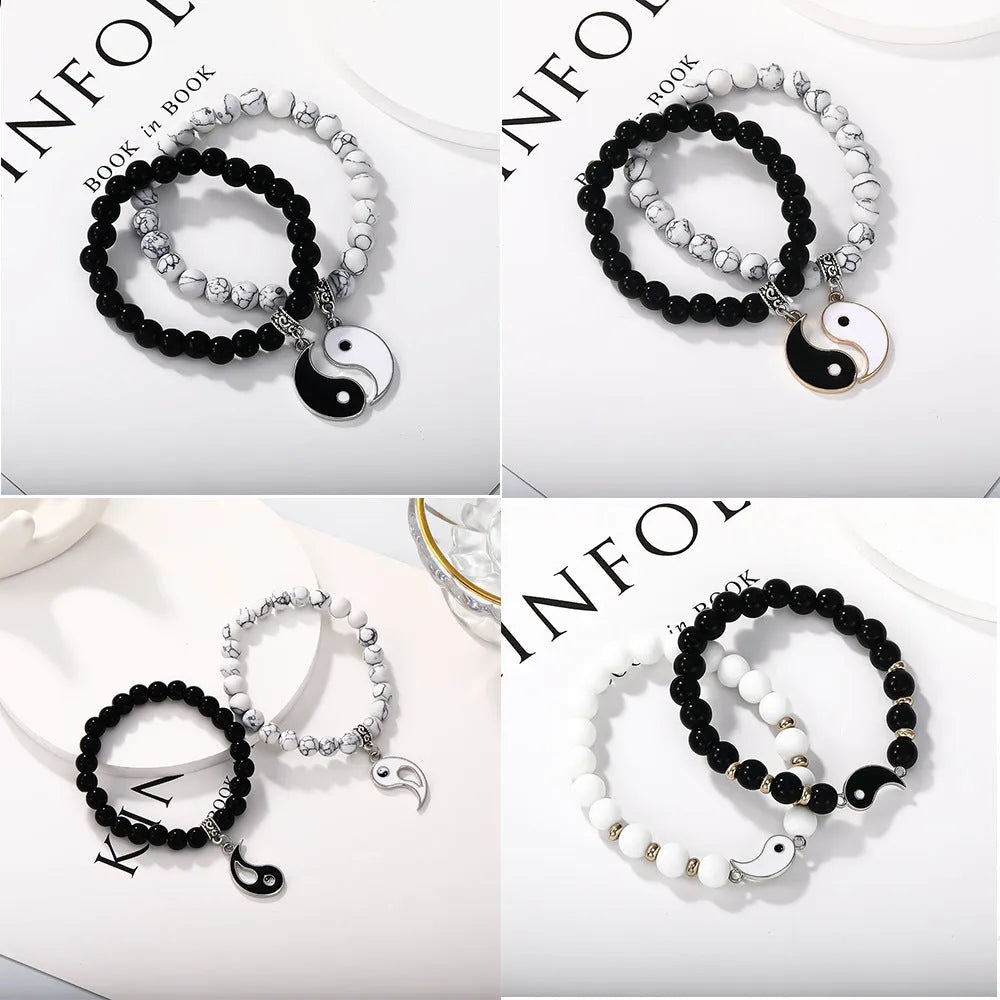 Geometric eight-diagram shaped appetizer bracelet in electroplated alloy with unisex design.