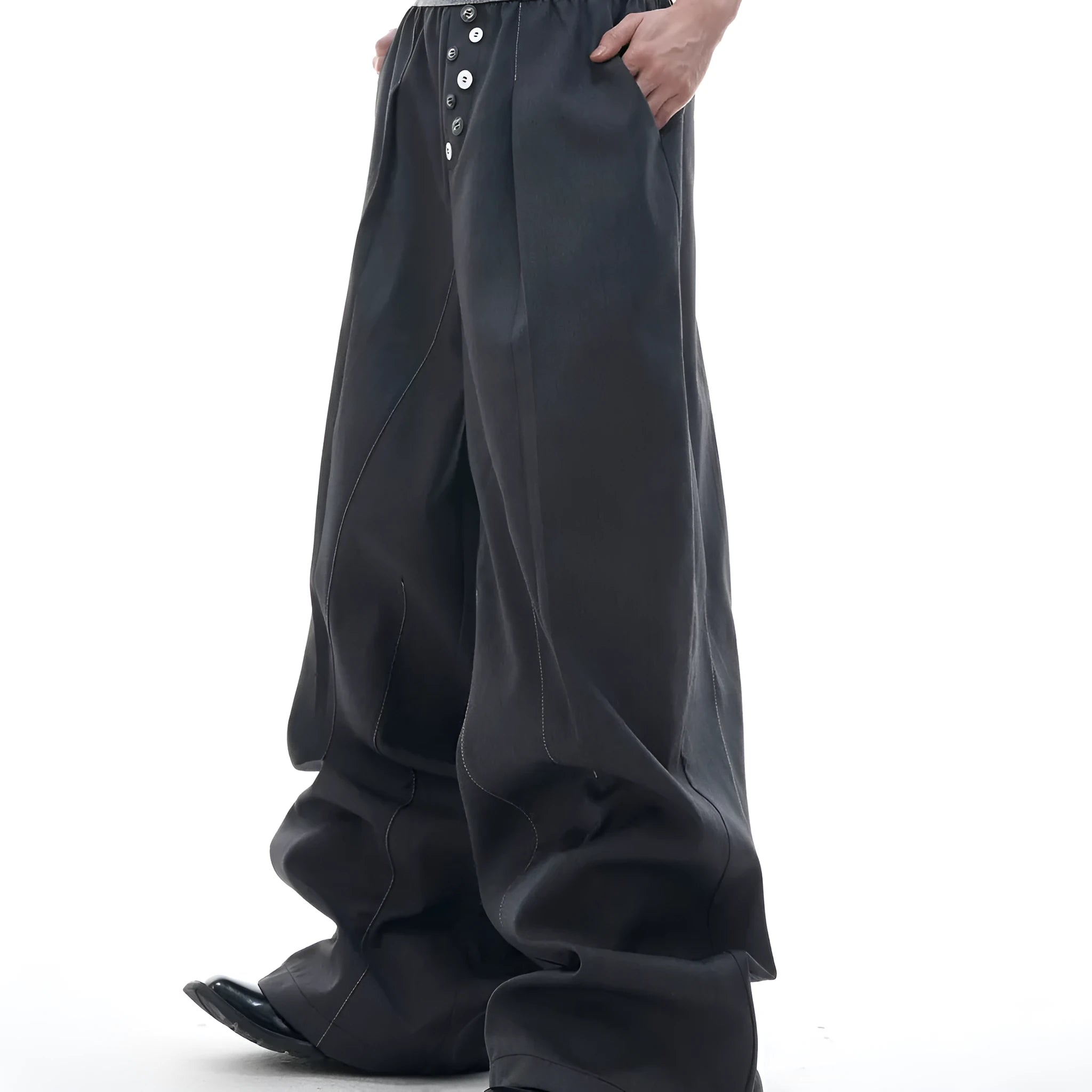 Drooping straight-leg trousers with button-open line design in black and grey colours