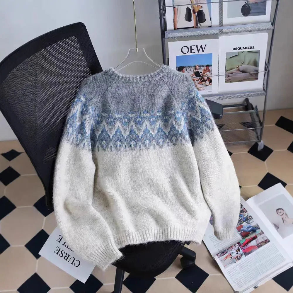 Women's jacquard-knit sweater coat in a contrast colour design with long sleeves.
