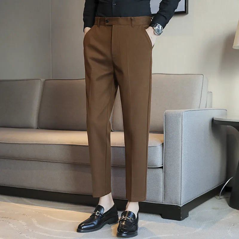 Straight-leg corduroy trousers in Retro Brown colour with elasticated waistband