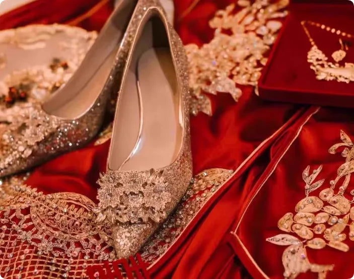 Xiuhe champagne bridal shoes with rhinestone flower pattern, pointed toe, and fine heel.