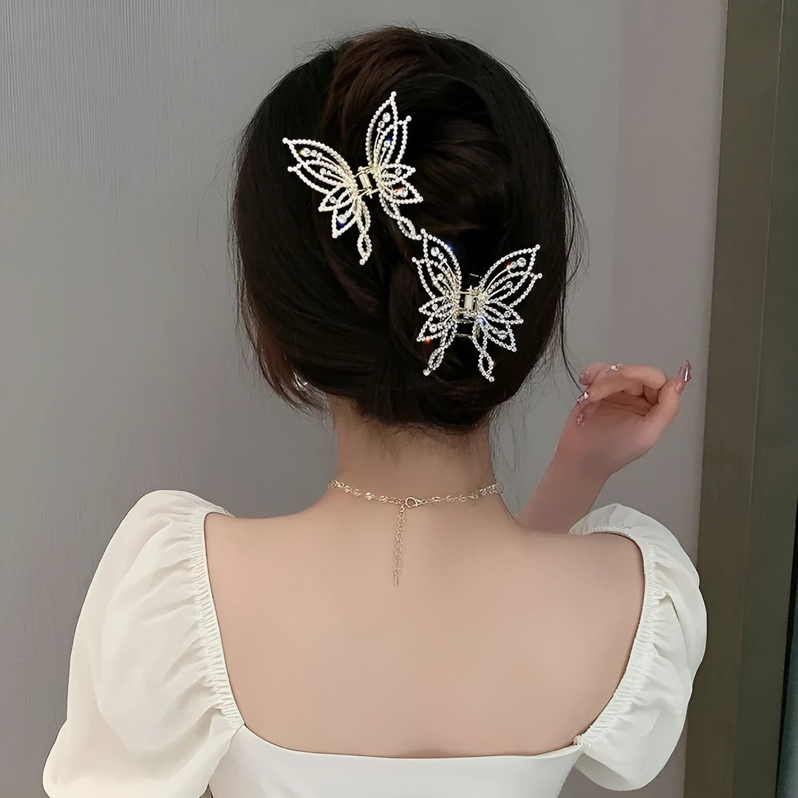 Butterfly-shaped alloy hair clip barrette for women, available in rhinestone and pearl styles.