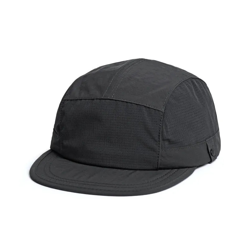 Breathable dome cap in M size with soft tongue and quick-drying polyester fabric.