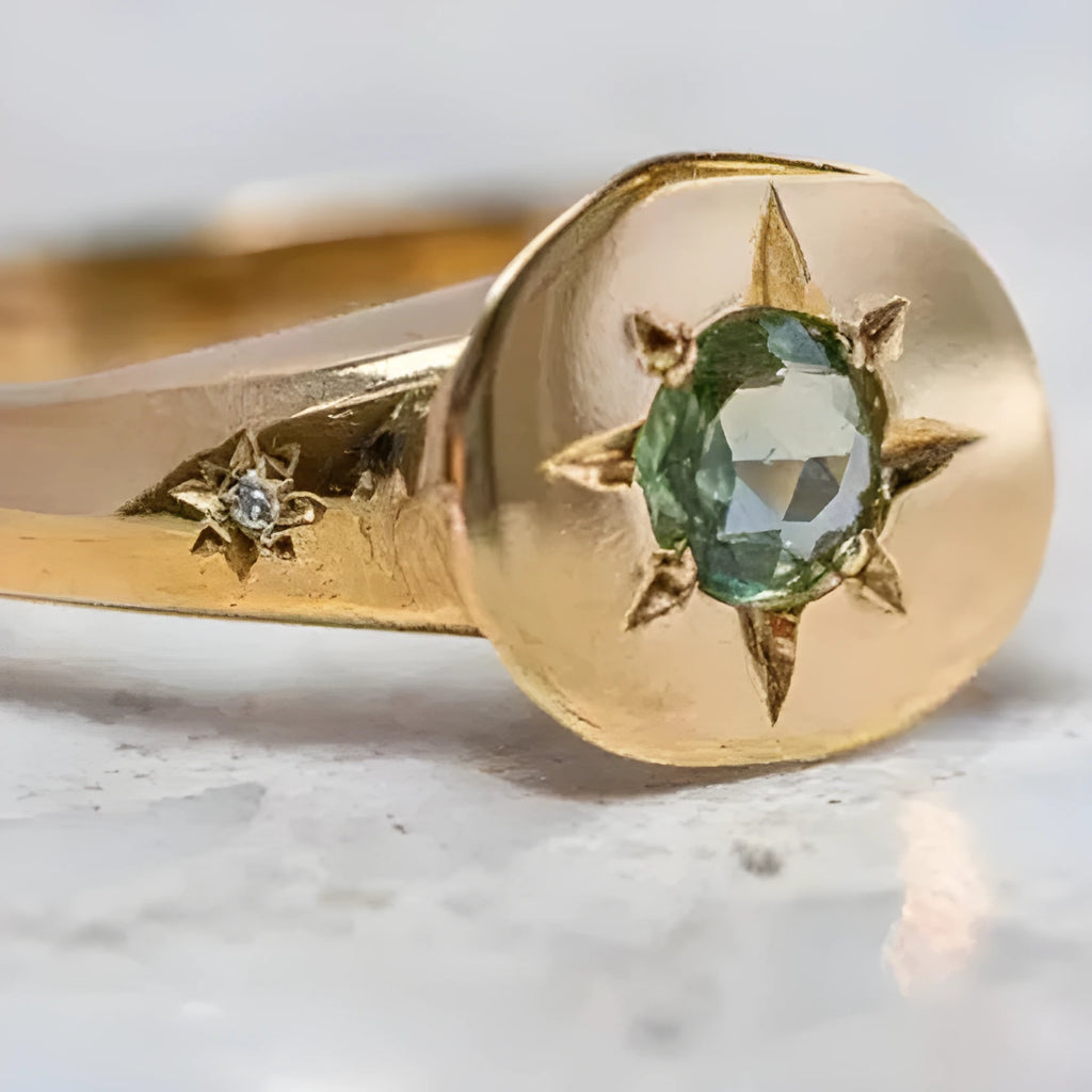 Gold-coloured star-shaped ring with oval zircon detail and adjustable opening