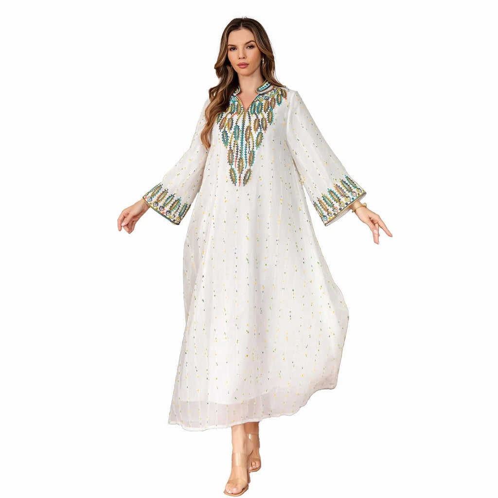 White Arabic robe with long sleeves and floor-length skirt, traditional kaftan design