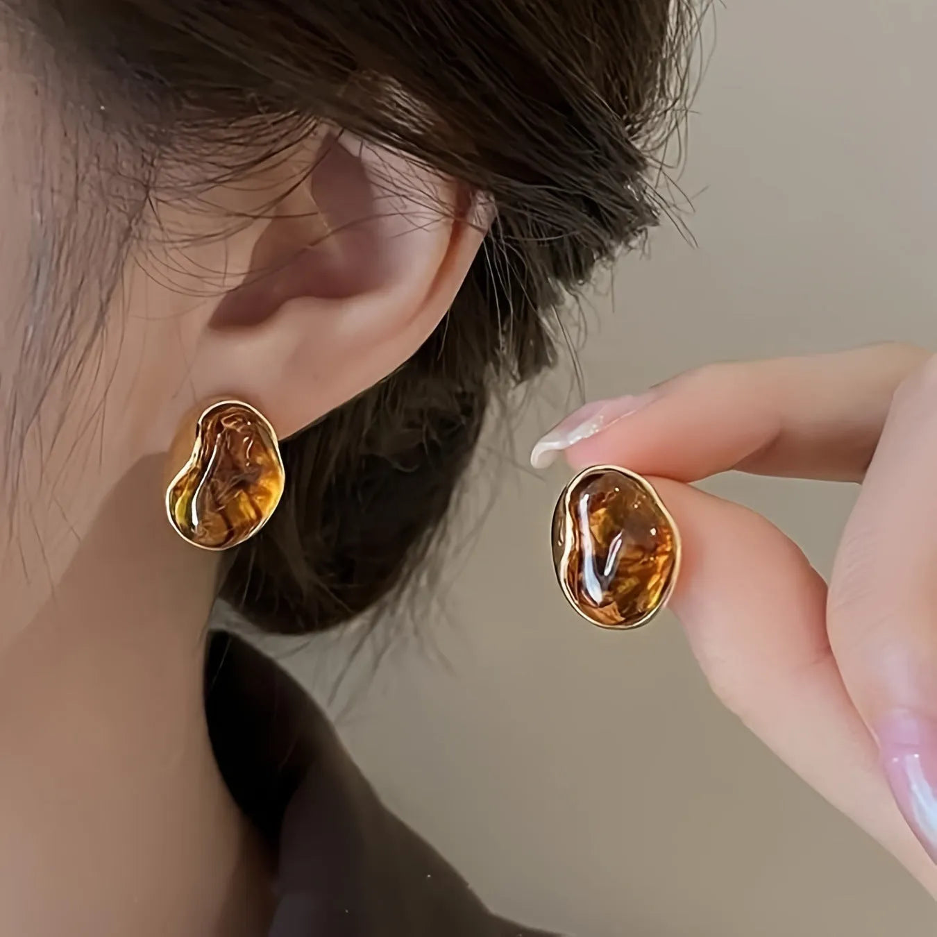 Handmade alloy geometric ear rings with electroplating in Maillard Amber and Tigereye styles featuring tassel details
