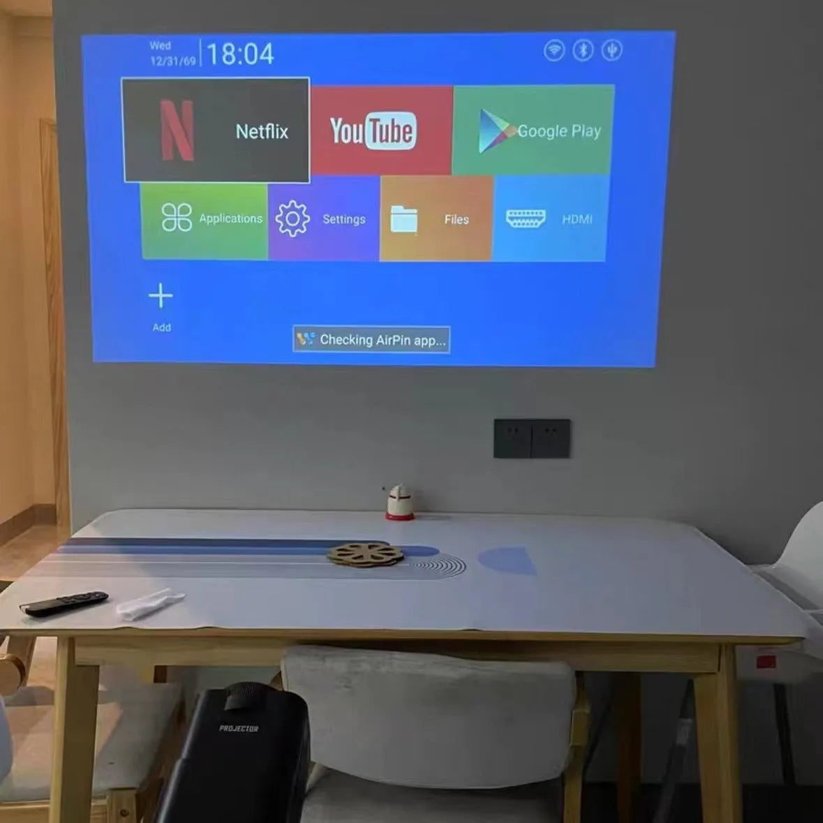720p HD wireless home projector for game consoles with international safety certification