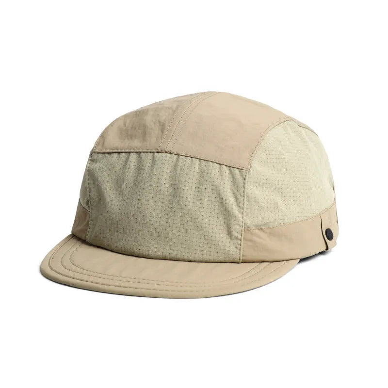 Breathable dome cap in M size with soft tongue and quick-drying polyester fabric.