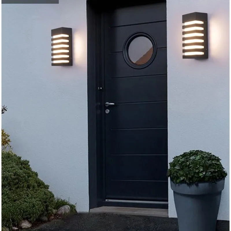 Modern minimalist aluminium outdoor wall lamp with IP55 waterproof rating