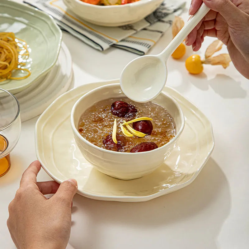 Solid colour ceramic dinnerware set with seven pieces in minimalist Japanese style, boxed packaging.