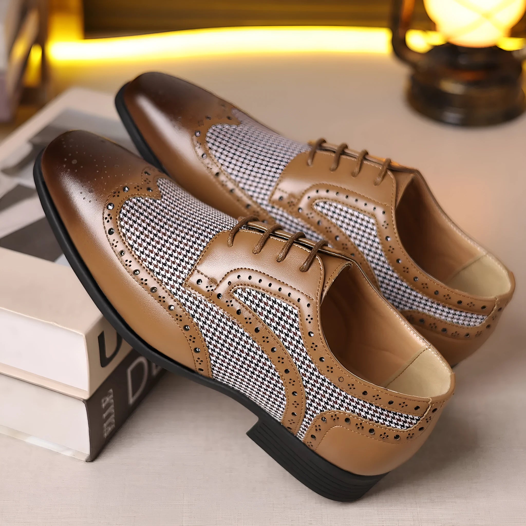 Men's imitation houndstooth plaid casual shoes with square toe and lace-up design.