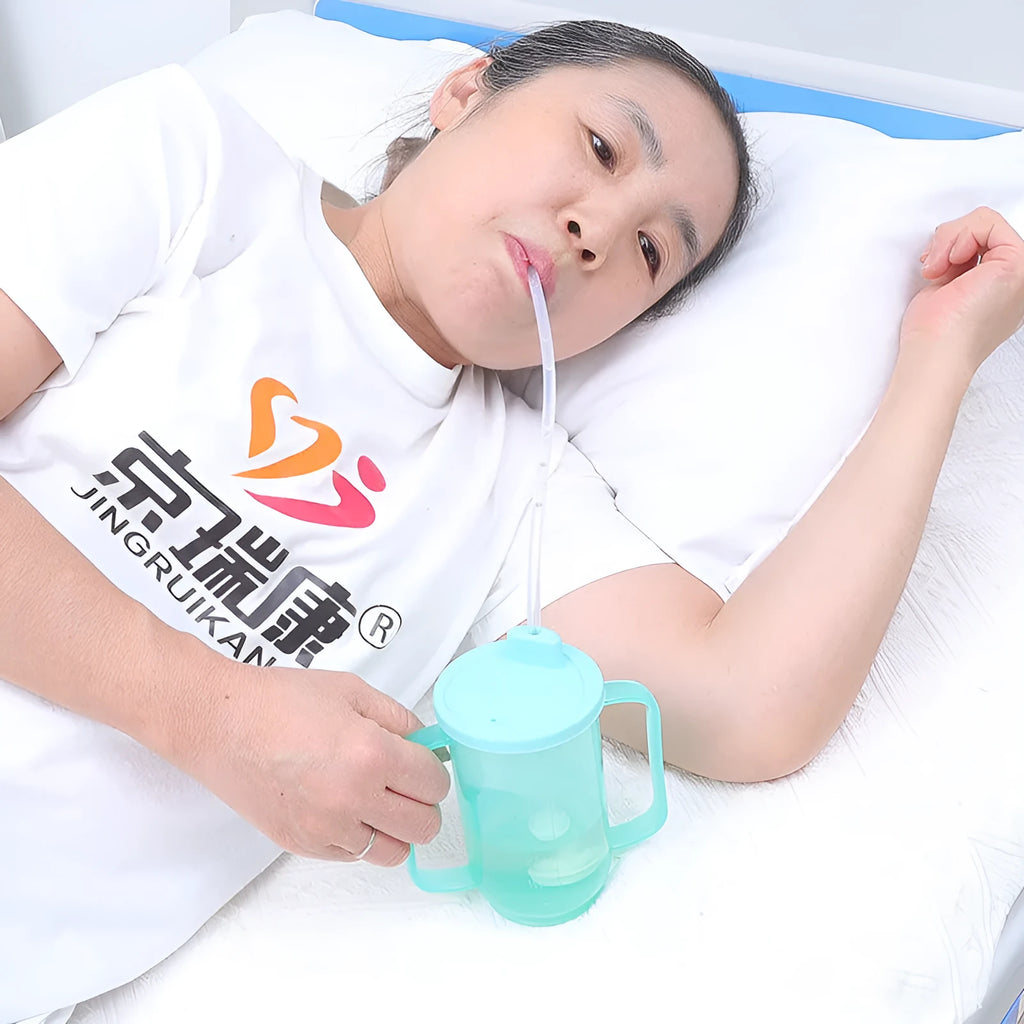 Oblique mouth anti-choke bedside drinking cup with handle and lid in PP plastic material